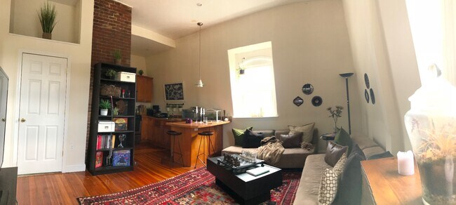 354 Broadway, Unit 6 in Somerville, MA - Foto de edificio - Building Photo