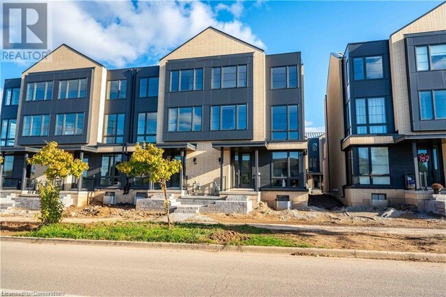 2273 Turnberry Rd in Burlington, ON - Building Photo - Building Photo