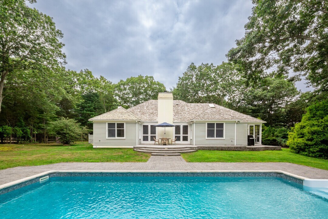 6 Clover Leaf Ln in East Hampton, NY - Building Photo