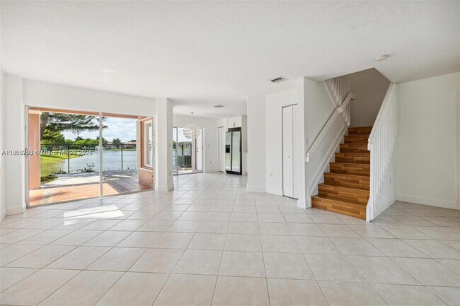 16502 SW 68th Terrace in Miami, FL - Building Photo - Building Photo