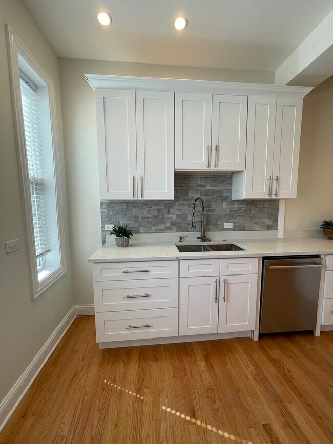 846 N Hermitage Ave in Chicago, IL - Building Photo - Building Photo