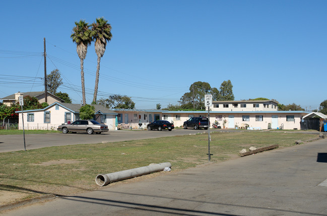 5152-5168 Cypress St in Oxnard, CA - Foto de edificio - Building Photo