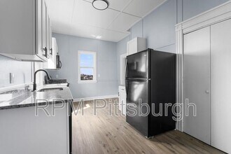 2721 Cobden St in Pittsburgh, PA - Building Photo - Building Photo