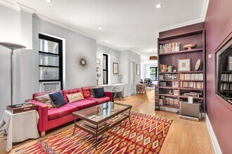 327 W 83rd St in New York, NY - Building Photo - Building Photo