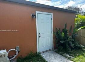 1588 NW 8th Ave in Homestead, FL - Building Photo