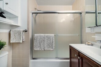 116 Brook St, Unit #1 in Brookline, MA - Foto de edificio - Building Photo