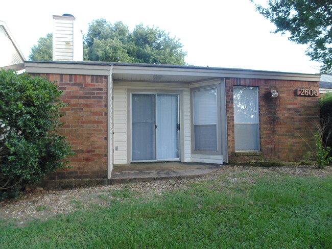 2606 Pecan Knoll St in Bryan, TX - Foto de edificio - Building Photo