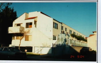 245 W Verdugo Ave in Burbank, CA - Building Photo - Building Photo