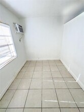 4071 N Dixie Hwy in Oakland Park, FL - Foto de edificio - Building Photo