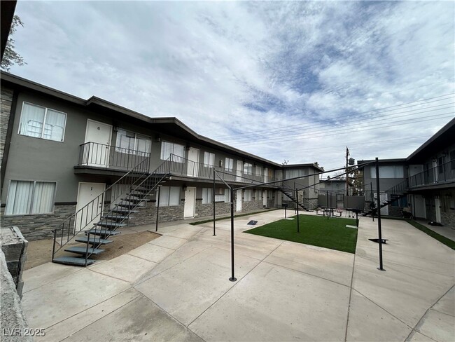 property at 2626 Lynnwood St