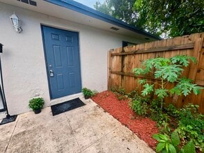 4583 Barclay Cres in Greenacres, FL - Foto de edificio - Building Photo