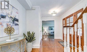 282 Gatestone Ave in Oakville, ON - Building Photo - Building Photo