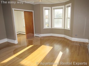 741 Somerville Ave, Unit 2 in Somerville, MA - Foto de edificio - Building Photo