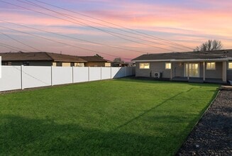 604 W Crest Dr in Moses Lake, WA - Foto de edificio - Building Photo