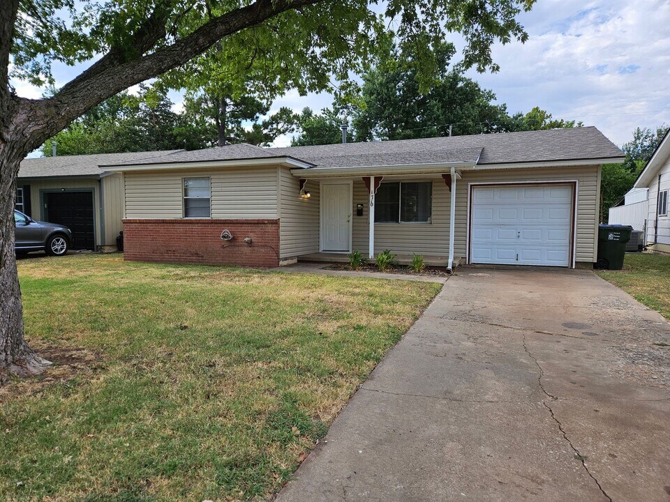 1710 Dakota St in Norman, OK - Building Photo