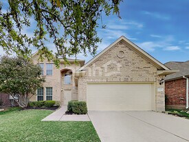 2213 Oak Cir Dr N in Conroe, TX - Building Photo