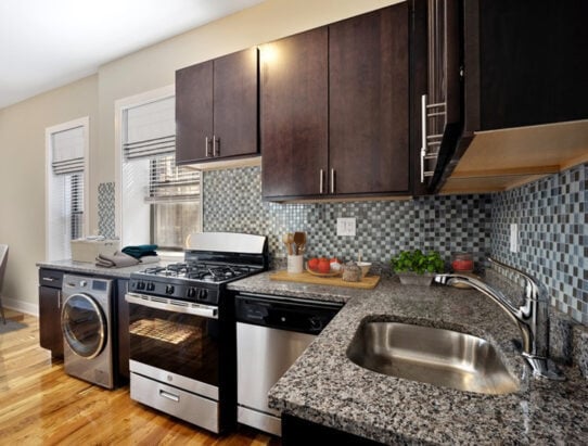 629 W Oakdale Ave, Unit 3 in Chicago, IL - Foto de edificio