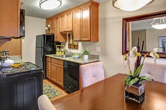 Whispering Cedars in Lynnwood, WA - Building Photo - Building Photo