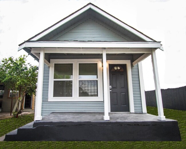 123 Douglas Way St in San Antonio, TX - Building Photo - Building Photo