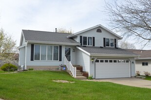 6101 Roseberg Rd in Madison, WI - Building Photo