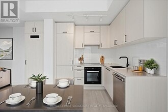 1 Quarrington Lane in North York, ON - Building Photo - Building Photo