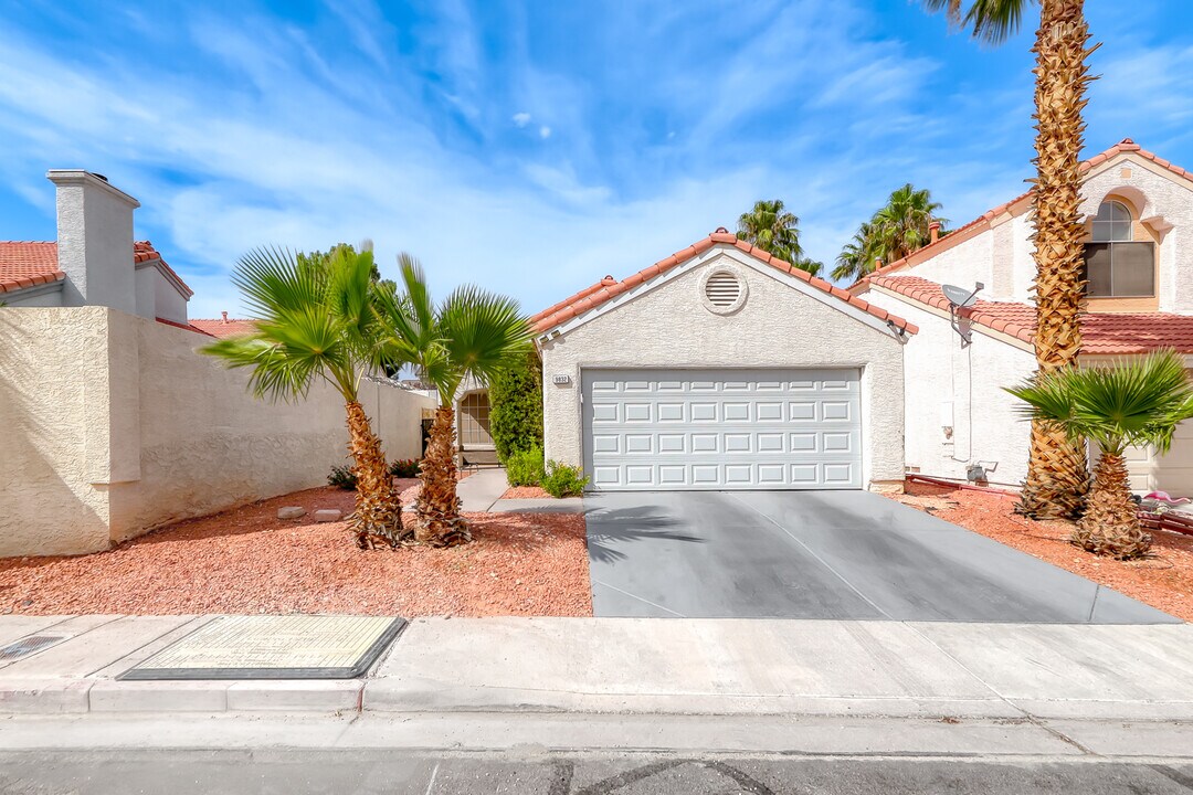 9832 Cactus View Ave in Las Vegas, NV - Building Photo