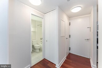 219-29 S 18th St in Philadelphia, PA - Building Photo - Building Photo