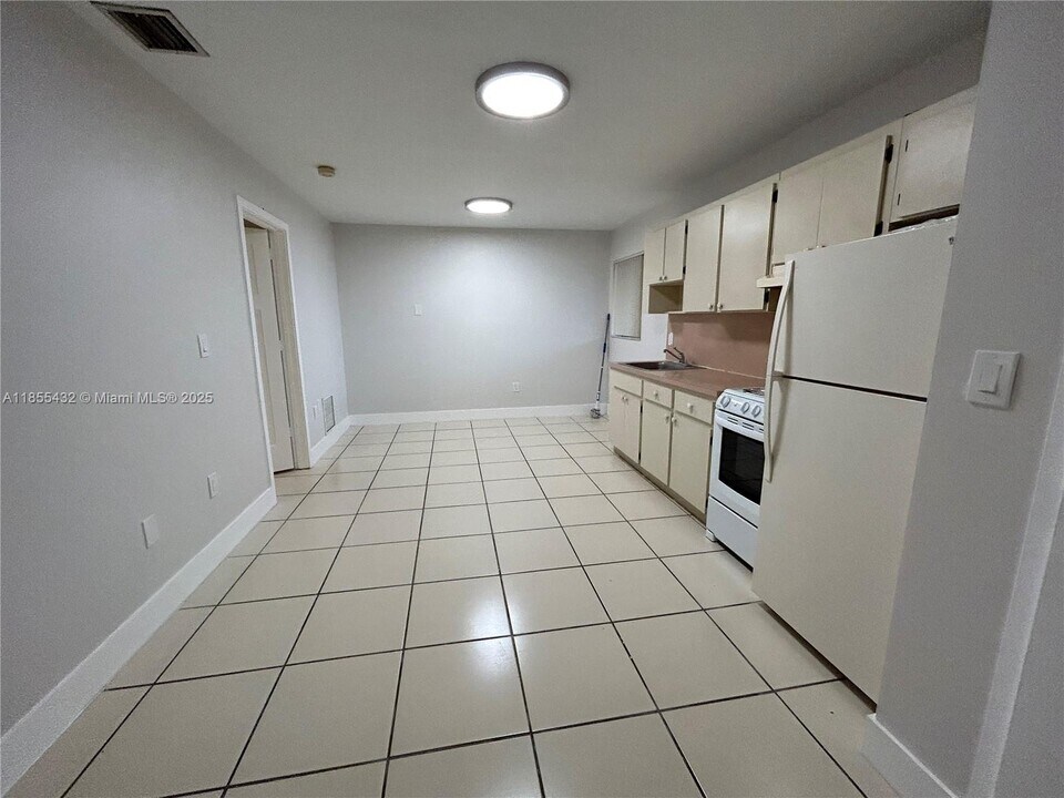 25 W 4th St in Hialeah, FL - Building Photo