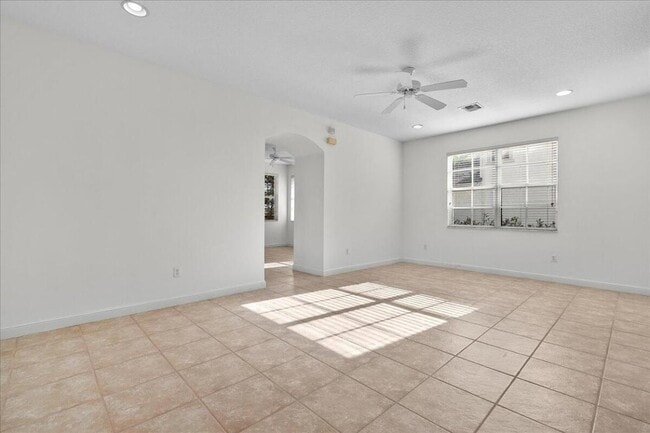 556 Tomahawk Ct in Palm Beach Gardens, FL - Foto de edificio - Building Photo