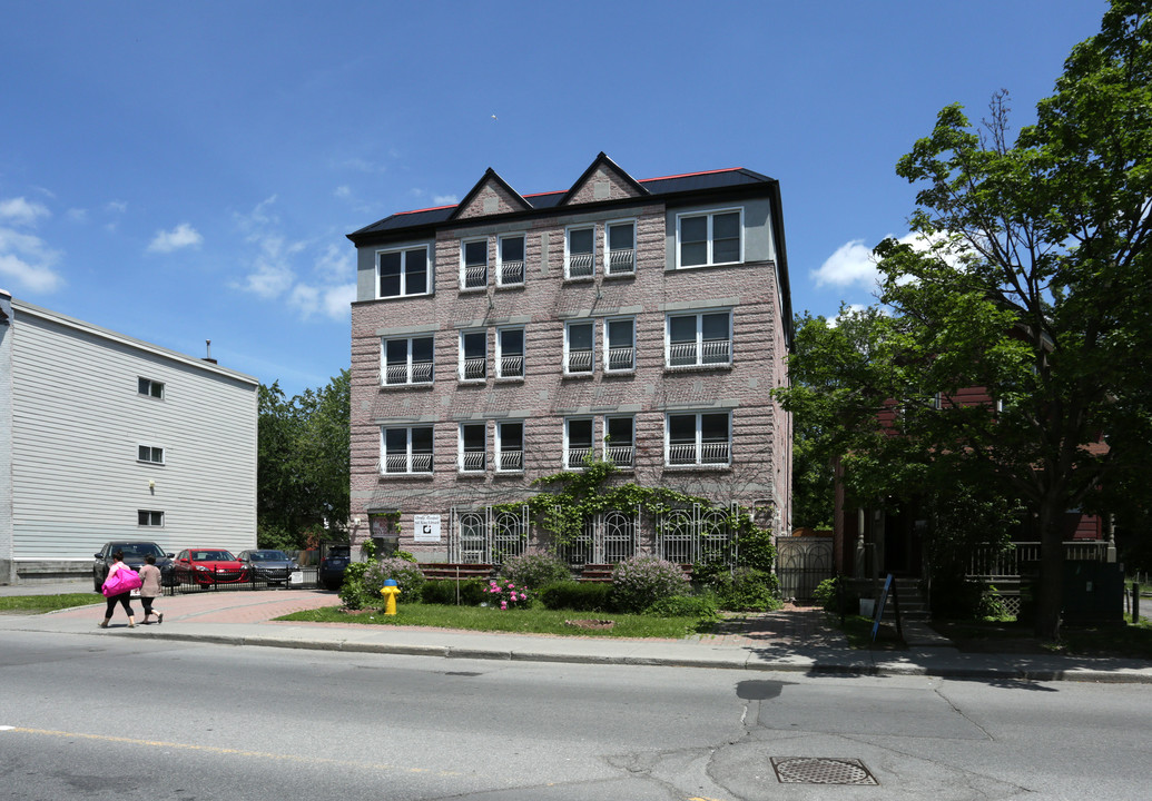 Candy Residences in Ottawa, ON - Building Photo