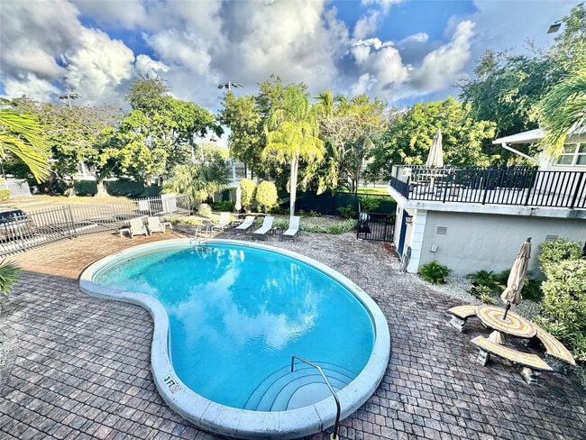 660 NE 11th Ave in Fort Lauderdale, FL - Building Photo - Building Photo
