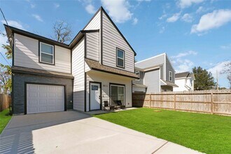 9711 Beckley St in Houston, TX - Building Photo - Building Photo