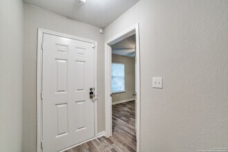 11462 Country Canyon, Unit 4207 in San Antonio, TX - Building Photo - Building Photo