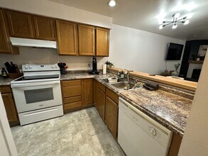 2830 Happy Ln, Unit 14 in Anchorage, AK - Building Photo - Building Photo