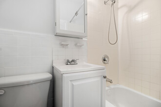 130R W End Ave, Unit 2R in Brooklyn, NY - Building Photo - Building Photo