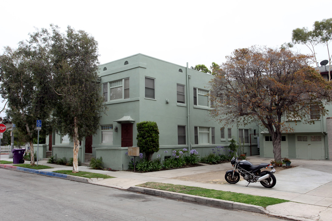1940 E Florida St in Long Beach, CA - Foto de edificio