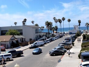 5040 Santa Monica Ave, Unit 4 in San Diego, CA - Foto de edificio - Building Photo