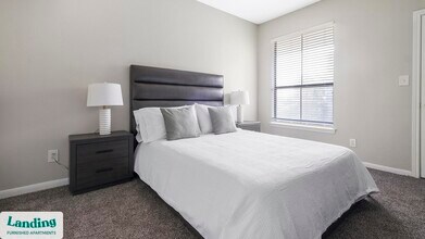 2500 Woodland Park Dr, Unit N303 in Houston, TX - Building Photo - Building Photo