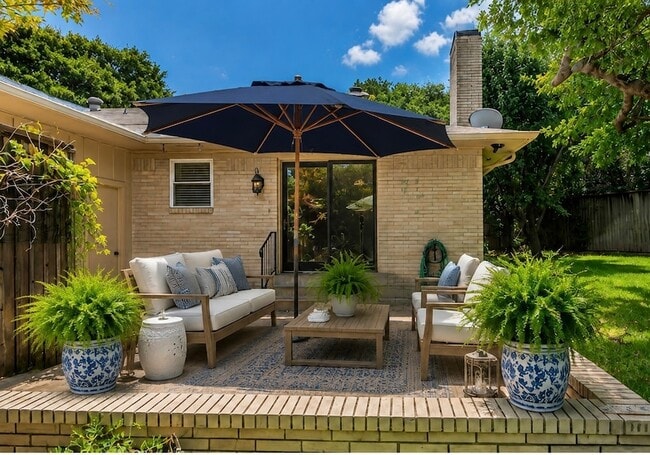property at 9133 Villa Park Cir
