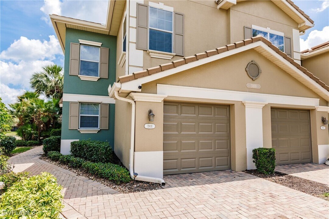3100 Cottonwood Bend in Ft. Myers, FL - Building Photo
