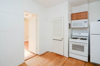 4001 W Montrose Ave in Chicago, IL - Building Photo - Building Photo