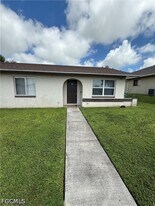 525 SE Van Loon Terrace in Cape Coral, FL - Building Photo