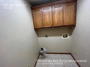 901 SW 35th St in Moore, OK - Building Photo - Building Photo