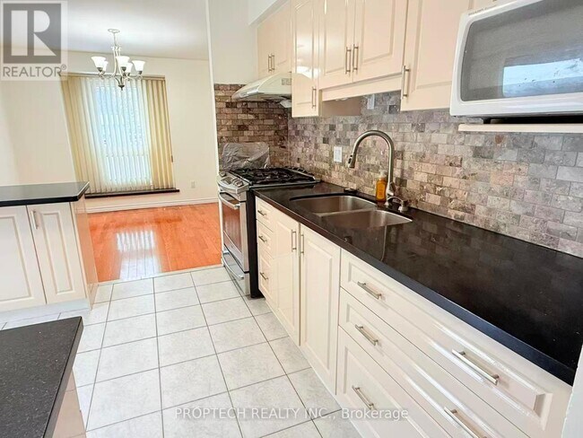 49 Carey Crescent in Markham, ON - Building Photo - Building Photo