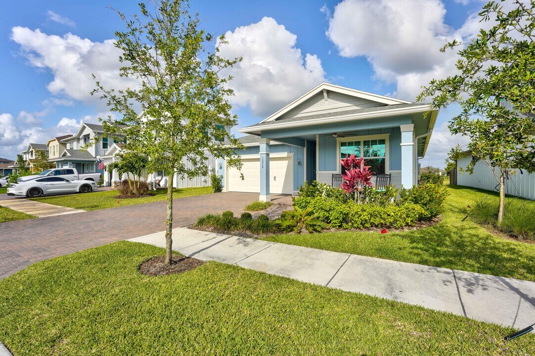 1216 Wandering Willow Wy in Loxahatchee, FL - Building Photo