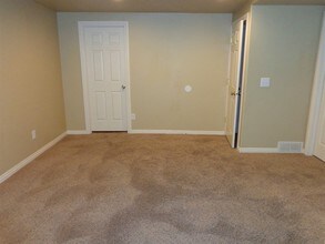 6093 W Graceland Way in West Jordan, UT - Building Photo - Building Photo