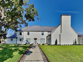 6915 Forestglade Cir in Dallas, TX - Building Photo