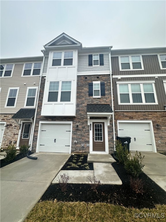 580 Rivanna Hl Rd in Glen Allen, VA - Foto de edificio - Building Photo
