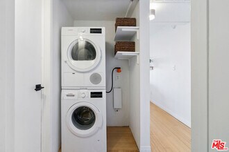 2700 Cahuenga Blvd in Los Angeles, CA - Building Photo - Building Photo