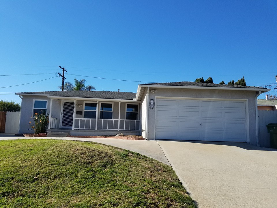 8127 Reading Ave in Los Angeles, CA - Building Photo